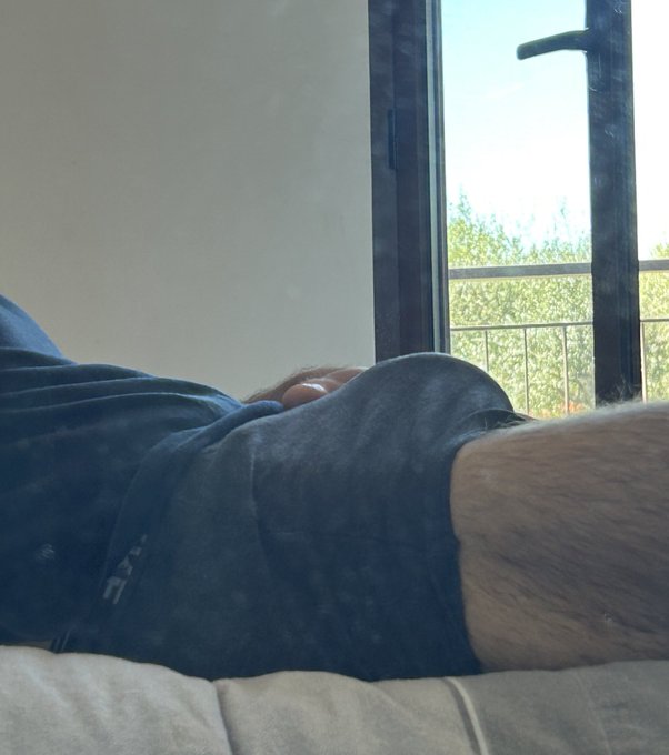 ??Chi viene a farmi compagnia? ?
??Who's coming to keep me company??
#daddy #porn #gay #horny @ItalianPorn2