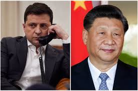 El presidente de China, Xi Jinping, ha hablado por teléfono con Zelenski. China va a enviar a un representante a Ucrania como mediador para buscar una solución pacífica con sus 12 puntos de hoja de ruta. Una vez más, mientras China apuesta por la diplomacia, EEUU por la guerra