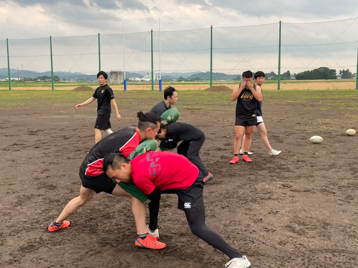 昨日はラグビー部の体験に来たプレイヤー1人マネ人が入部決めてくれました！！
ラグビー部はまだまだ募集中！！初心者も経験者もラグビーを見たい人も大歓迎！！！
一緒にラグビーしようぜ！！