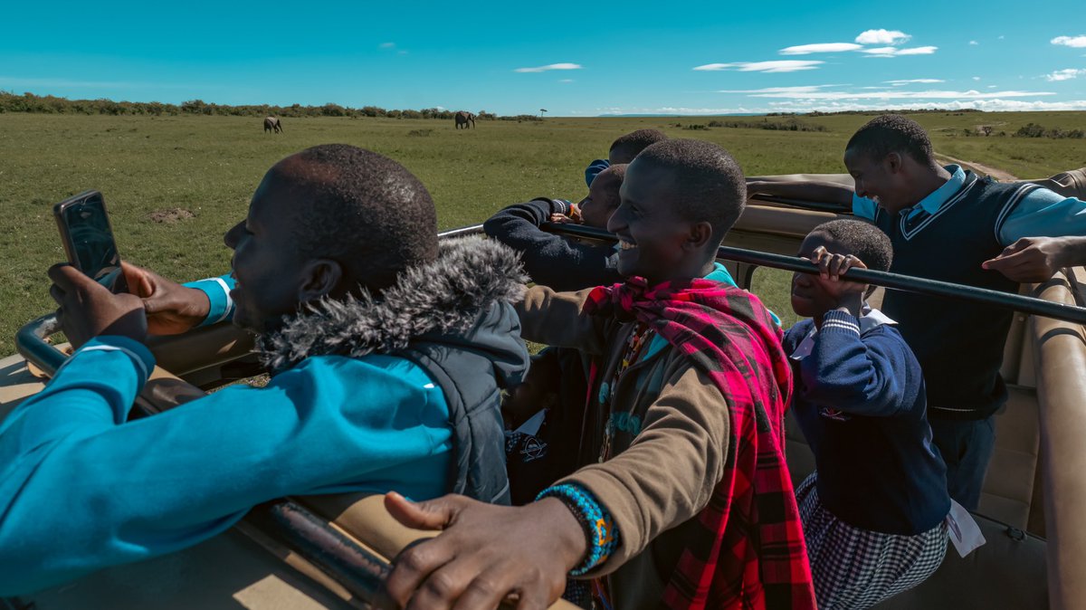 The joy of seeing and learning about the wonders of elephants in their natural habitat. This was a trip for the pupils at Sekenani School, into the Maasai Mara Reserve, Kenya. Despite living in close proximity, none of the pupils had been in before. 

#communityconservation