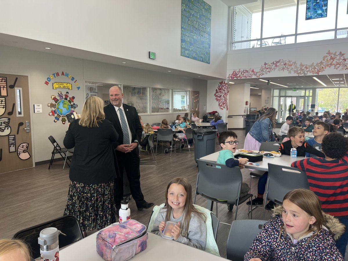 UA_Schools's tweet photo. As Incoming Superintendent Dr. Robert Hunt prepares to transition to the role of superintendent, he is focused on getting to know this community and our school communities better. He'll be back next week for more school visits and #ListenLearnLead sessions.  

#ServeLeadSucceed https://t.co/aArwoggh4M