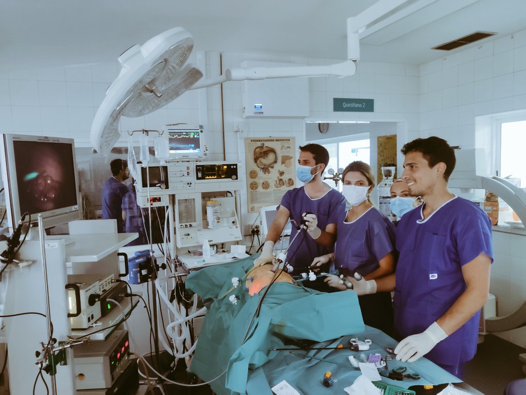 mleonare's tweet photo. I curso de Laparoscopia para Residentes! @Hospital_FJD
Modelos de #simulación y sutura laparoscópica 🔥

Excelente acogida y conocimientos aplicados 

@CirujanosMad
@h_guadalajara 
@GarciaOlmoD 
@MariaPosGlez 
@vicdominguez93 
@Javi_Arcos_
@scmi_itec https://t.co/j3sVCyafQ6