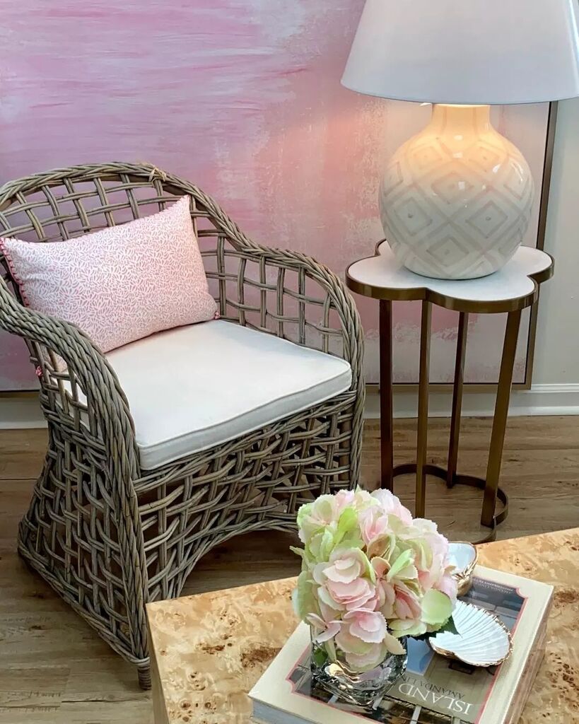 Add a touch of feminine elegance to your home with our luxurious blush pink decor and accessories ✨💕

#pineapplegirlsjupiter #homedecor #luxuryliving #pinklove #pinkaccessories #interiordesign #sittingarea #livingroominspo #blushpink #decorgoals #pinkdecor #homedecoe #luxury…