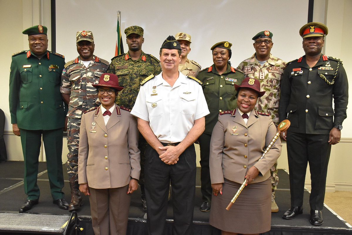 SANDF_ZA's tweet photo. The SDSP 09/2023 conducted a country brief of South Africa to the Commandant of the #SANDF College, the directing staff and the members of the #SDSP 09/2023. This presentation was conducted by the Regal of the course Colonel T.E. Mohale and the Baby Regal Colonel C.N. Ndlovu. https://t.co/aJic3HWwtV