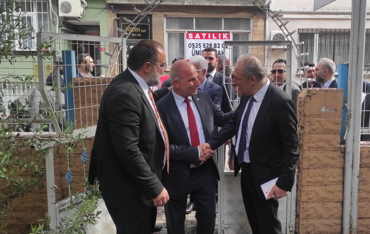 bkrdeva's tweet photo. Bakırköy Deva Başkanlığı olarak 3. Bölge Milletvekili Adayımız Sn @myeneroglu  ile birlikte yerel sorunları İstişare etmek üzere Sn @halimKzlrmak1 ın Başkanlığında @kentkonseyibkoy ün misafiri olduk. Kendilerine görüş ve önerileri için teşekkür ederiz. https://t.co/yQ2KWpxEQk