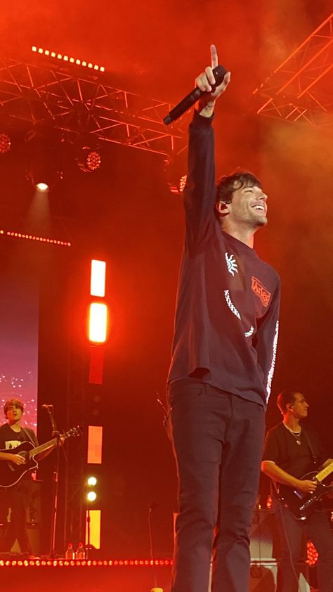 dilfouisstan's tweet image. reasons why i cannot relate to the album "faith in the future" by louis tomlinson.

a thread: