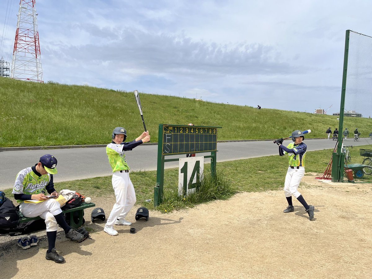 こんばんは！
ファンブルズSNS担当です。

日曜日に公式戦がありました！
結果は残念ながら、負け。。😭
チャンスで1本でず、残塁が目立ちました。

次は勝てるように練習頑張りたいと思います💪

#草野球メンバー募集
#草野球
#江戸川