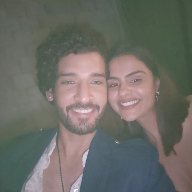 ATSBB's tweet photo. Sometimes blurred pictures add more beauty 😍 from last night Gautam Vij shared lovely pictures with 
Priyanka Chahar Choudhary and her friend Rashmeet Kaur

#saasbahuaurbetiyaan #sbb #atsbb #gautamvij #priyankachaharchoudhary #rashmeetkaur #biggboss16 https://t.co/y3TDsoQWf1