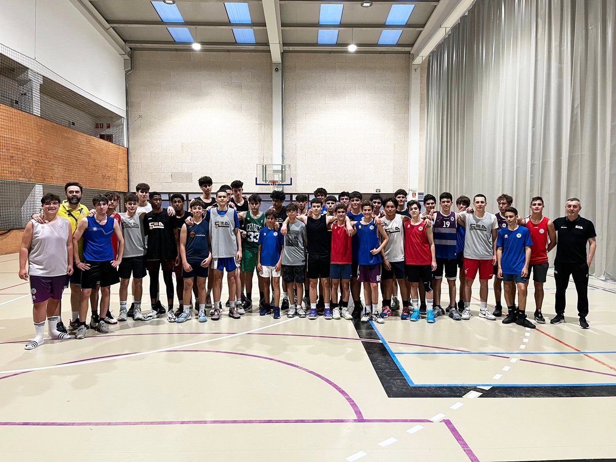 Los dos equipos cadetes de Maristas le desean lo mejor al Cadete CBA que juega la final este fin de semana en Villanueva contra el San Antonio de Cáceres. #estoesdeporte #AupaMaristas #123CBA #CBAcademy
#CBAmethod #Badajoz #basketball #CBAfamily