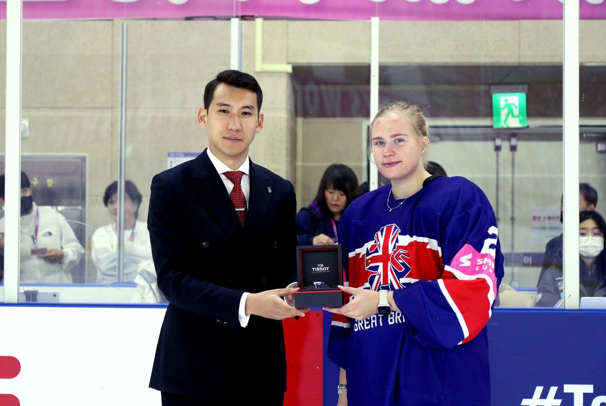 Queen Bee, Abbie Sylvester was named <a href="/TeamGBicehockey/">Team GB Ice Hockey</a> player of the tournament in last week’s <a href="/IIHFHockey/">IIHF</a> D1B world championship.
Congratulations Abbie! 😍