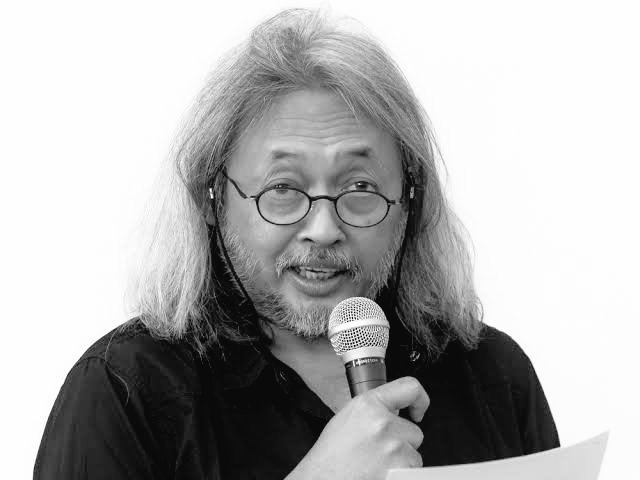 Kita semua memang telah menjadi bodoh, dengan menjadi terlalu cinta kepada cerita-cerita yang bagus, sehingga memaksakannya untuk menjadi kenyataan itu sendiri. 

- Seno Gumira Ajidarma
