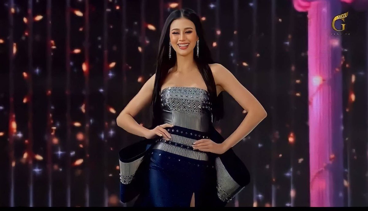 ถ้าเขาทำงานกับคนอื่นไม่ได้จริง คงไม่เป็นที่รักขนาดนี้ ขนาดชุดคนจังหวัดลำพูนยังรวมเงินกันซื้อผ้าไหมให้ ไหนจะ POEM อีก เฌอเอมเป็นนางงามคนเดียวที่ได้ใส่ POEM ขึ้นบนเวทีใหญ่ ไหนจะกลุ่มชนพื้นเมืองที่นั่งรถมา3คันรถตู้เพื่อเชียร์ที่เชียงใหม่  

CHERAIMS IN PRELIMINARY
 #เฌอเอม