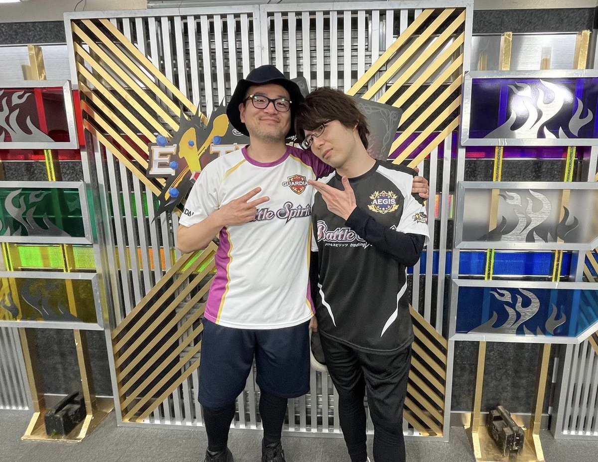 tokky_yoritomo's tweet photo. 周平さん、小川さん本当にお疲れ様でした!二人の強さと魅せ方は俺の目標です!
そして本日のエクストリームゲームにて、来シーズンより紫のガーディアンを任せて頂く事となりました!
魔王と呼ばれた周平さんの強さを忘れさせないように頑張りますので宜しくお願い致します!!
#バトスピ
#ExtGame https://t.co/hF6PXfwPuZ