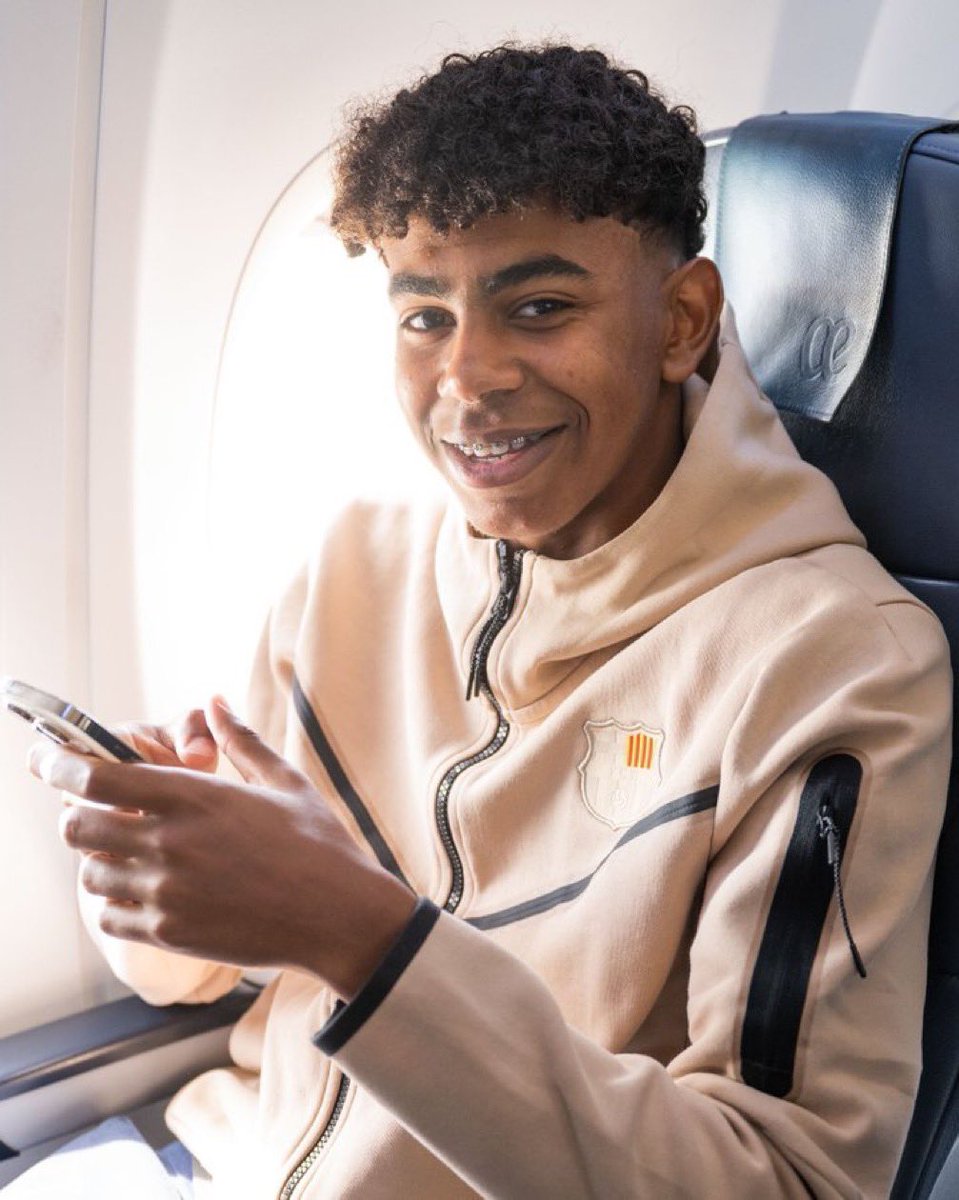 EverythingYamal's tweet photo. On the way to Madrid! ✈️ https://t.co/htg6mkPhRe
