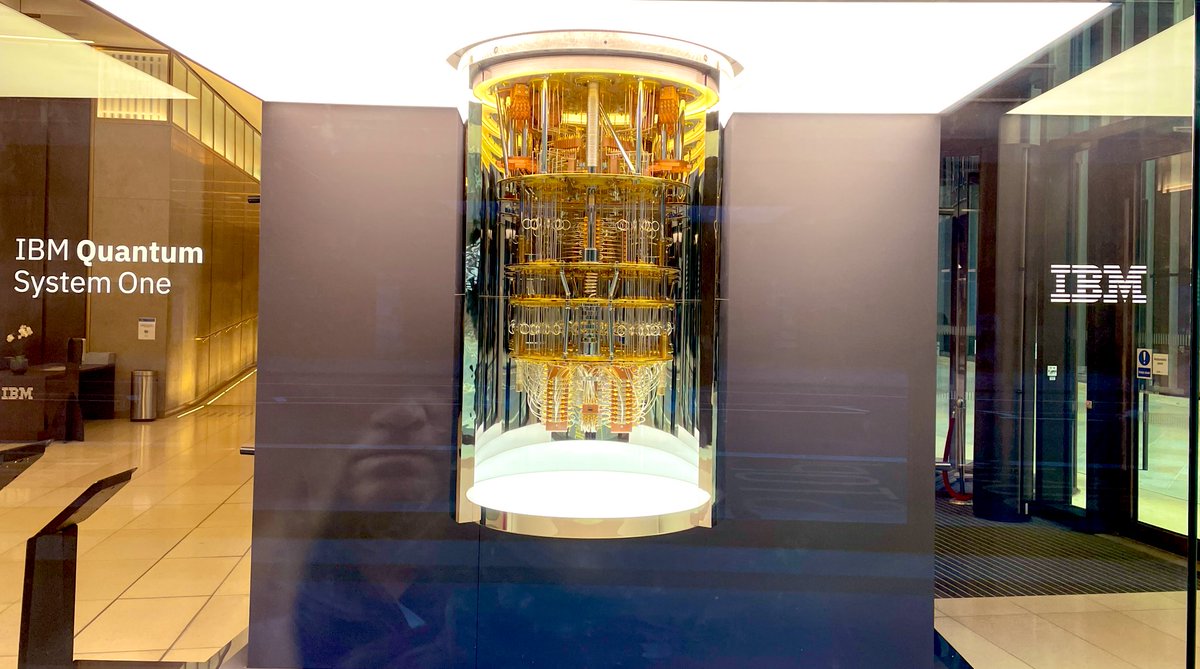 En <a href="/IBM/">IBM</a> Londres viendo el #quantum computing de la primera era. Hasta hace 5 meses se esperaba que #IBM lograra 4.000 qubits para 2025 y hoy después de los modelos generativos los tiempos será mucho menores. Estamos adportas de una nva revolución tecnológica sin precedentes 
#IA