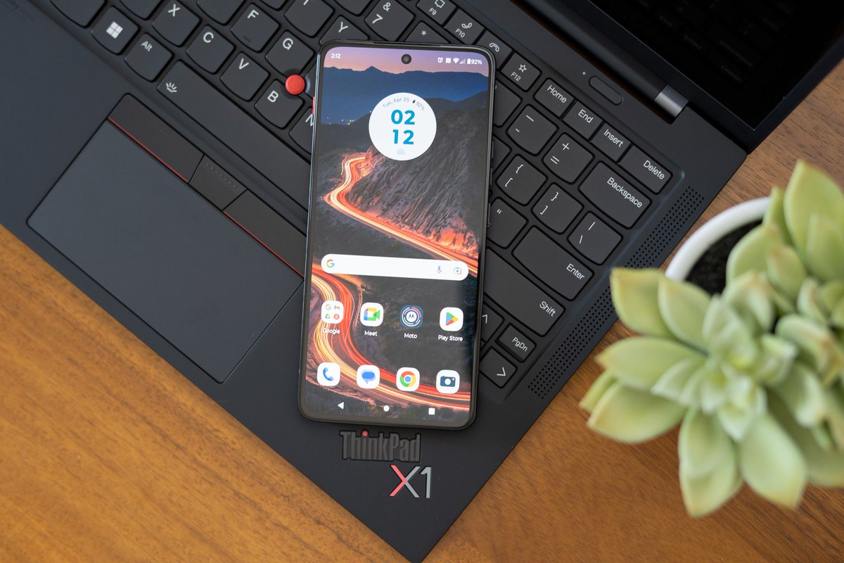 The Verge tweet media