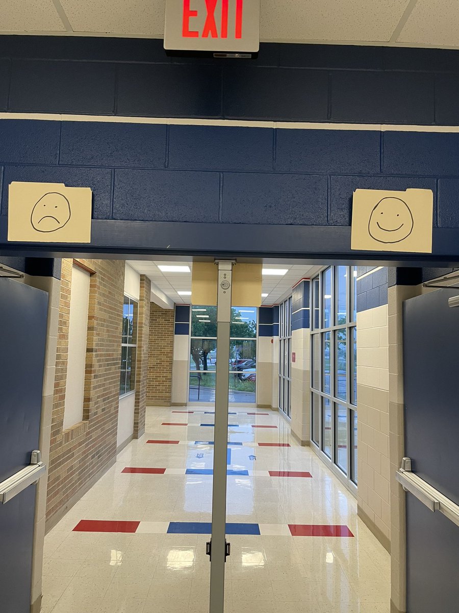 THSPrincipal_JM's tweet photo. Mr Boor/Ms Merrow have utilized Blended Learning strategies and have transformed their hallway into a quick formative assessment check as students enter their rooms. Great way to expand learning beyond the four walls and gather student learning data. https://t.co/Vd9PPdfnpF