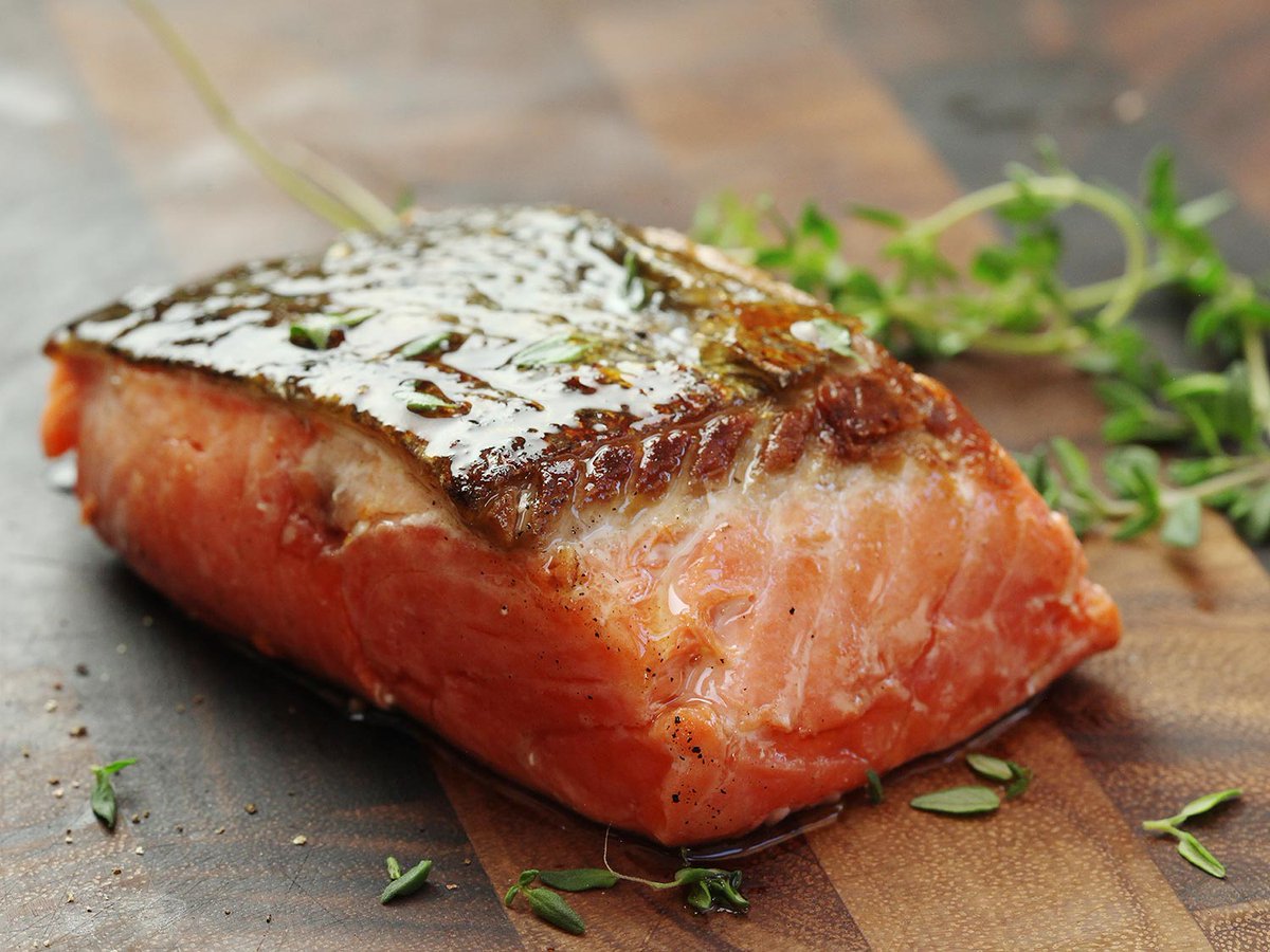JustAFitGirl4U's tweet photo. Healthy fats, lots of protein and tastes great too?? Why WOULDN'T you eat more salmon? https://t.co/ejJ96OrXF5