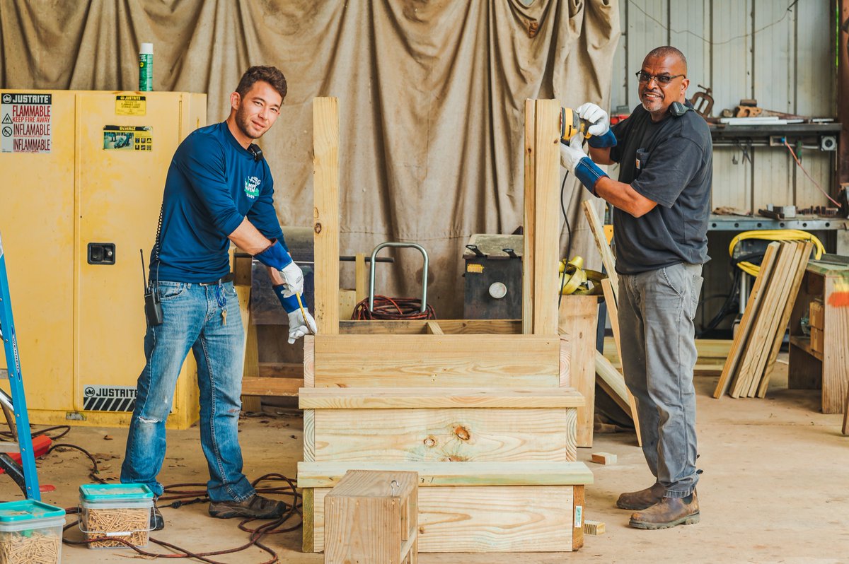 StaufferGlove's tweet photo. Stauffer Glove & Safety recently donated to @ChimpHaven!
The team used the PPE to assist in building steps that will be installed in the chimpanzee habitats to help assist geriatric chimps with mobility difficulties.
#ppedonation #chimphaven #ppesupplier #chimpanzeerefuge https://t.co/T6iYQPNvCd