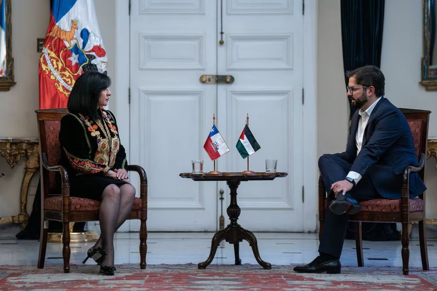 latercera's tweet photo. Embajadora Vera Baboun: “El Presidente Boric reiteró su total apoyo a la causa palestina” https://t.co/7Hxbxmycuc https://t.co/9RK1nMFsSp