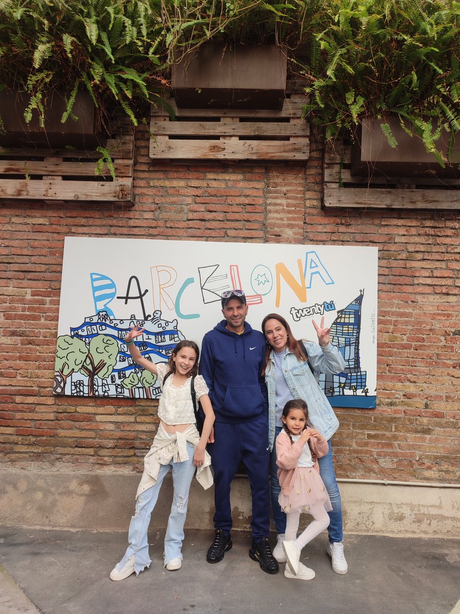 Nuestras familias disfrutan de su estancia en Twentytú Hostel y se sienten como en casa, no hay mejor manera de visitar Barcelona👨‍👩‍👧‍👧
¿Te animas a venir con tu family? La diversión está asegurada 🎉⠀⠀⠀⠀⠀⠀⠀
#FamilyHostel #TwentytuHostel #Holidays #FamilyHolidays #Barcelona