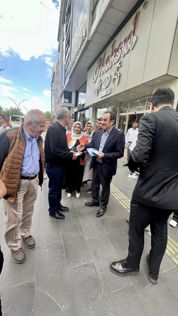 IhsanMerdanoglu's tweet photo. 📌Bugün Ofis Ekinciler Caddesinde , gençlik teşkilatlarımızın kurmuş olduğu standı ziyaret ettik.

📍Yenişehir

#SanaSozDiyarbakır
#DevaİcinCHP
#BirleseBirleseKazanacağız 

@alibabacan @devapartisi @diyarbakirdeva https://t.co/vndFV5m8G1