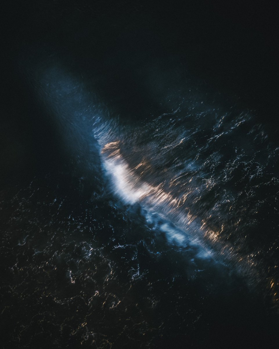 palms2peaks's tweet photo. Impulsive tweets? Guilty! I guess that´s just part of the process for me - learning how to bring some structure into my sometimes overly excited intuition 🌊 #CreativeWaves #OceanArt #NFTCommunity https://t.co/Y93vg5bW1z
