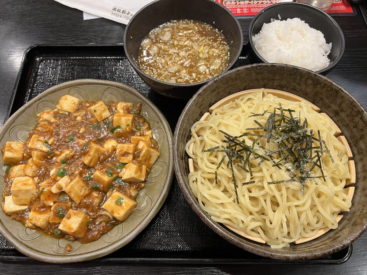 stme93443151's tweet photo. 愛知へ戻りました😊
4日間で、999.6キロ 約18時間走りました。
久しぶりにトラブルなかった😄
帰り道、リュウジンさんとバイク談話。
晩飯、1人で定食2種は食べ過ぎました。
ホテル飯で、食べ過ぎ胃袋大きくなってるみたい😅
#リュウジン
#尼崎
#五味八珍
#SCRAMBLR1200
https://t.co/FgZOpYqpPZ https://t.co/d99bzrJyTC
