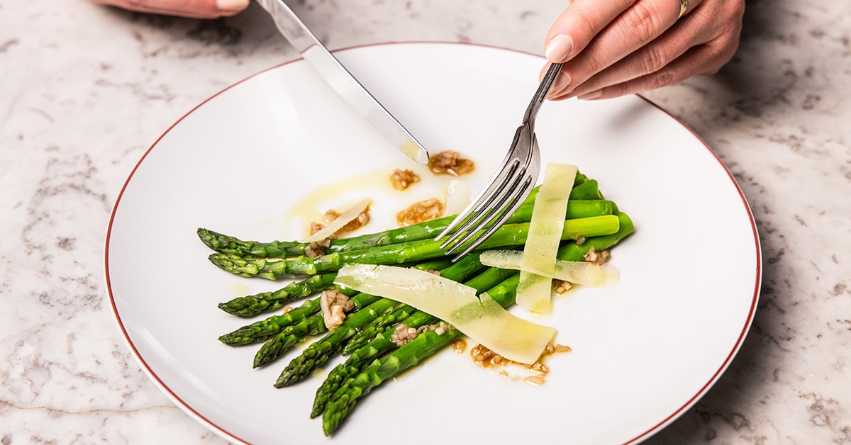 JPRests's tweet image. The British asparagus season is here! Enjoy the freshest and tastiest little green spears now until June - find them on our first courses menu at Banjo 🪕 #asparagus #local #localproduce