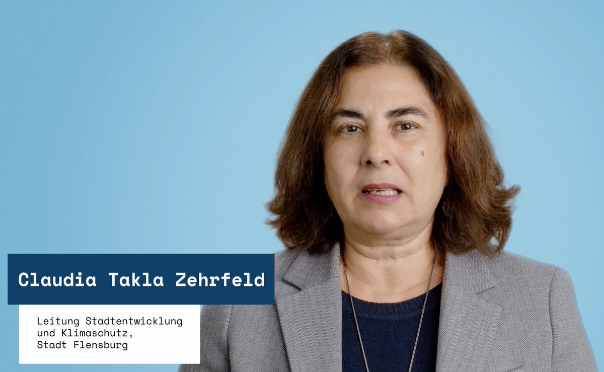 💬Claudia Takla Zehrfeld, Fachbereichsleiterin Stadtentwicklung und Klimaschutz <a href="/Stadt_Flensburg/">Stadt Flensburg</a>: 
„Vor allem die bodenpolitischen Instrumente Konzeptvergabe und Erbbaurecht werden im Projekt weiterentwickelt.“ 

@BMBF_Bund #Zukunftsstadt-Tour 🏙️ 🌱

👉 nachhaltige-zukunftsstadt.de/tour/