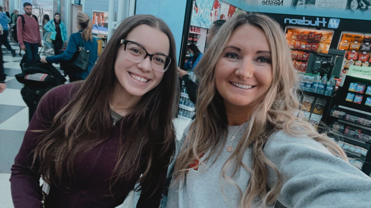 MsPoseys_Class's tweet image. Layover in Chicago, next stop L.A. for #BPANLC2023 ✈️ #WatchSunmanDearborn #WeAreEC