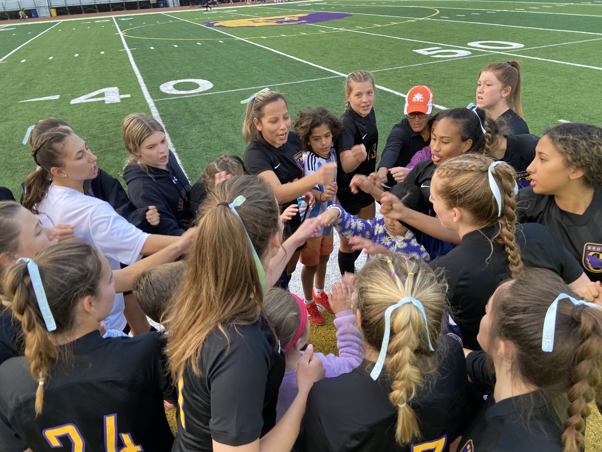 Special shoutout to the SYC Pink Cheetahs! Thanks for coming out the other night! We loved having you there for your support and energy! Can't wait to have you join #BruinNation in a few years! <a href="/FCPSLBSS/">Lake Braddock SS</a> <a href="/LBathletic/">LB Bruins Athletics</a> <a href="/LBAthLead/">LB Athletic Leadership</a> @LB_AthTrainRm <a href="/bruin_boosters/">Bruin Boosters - Lake Braddock</a> <a href="/lbssptsa/">@lbssptsa</a> 💜💛🐻⚽️