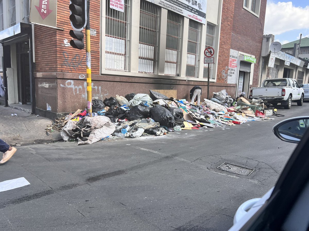 @JoburgMPD we must patrol the whole Region F1 day and nite and enforce bylaws and arrest illegal dumpsters.This needs to be included in the weekly operational plans. It can’t be that we clean today and wake up the area is full of waste again. We are still on #ManjeNamhlanje