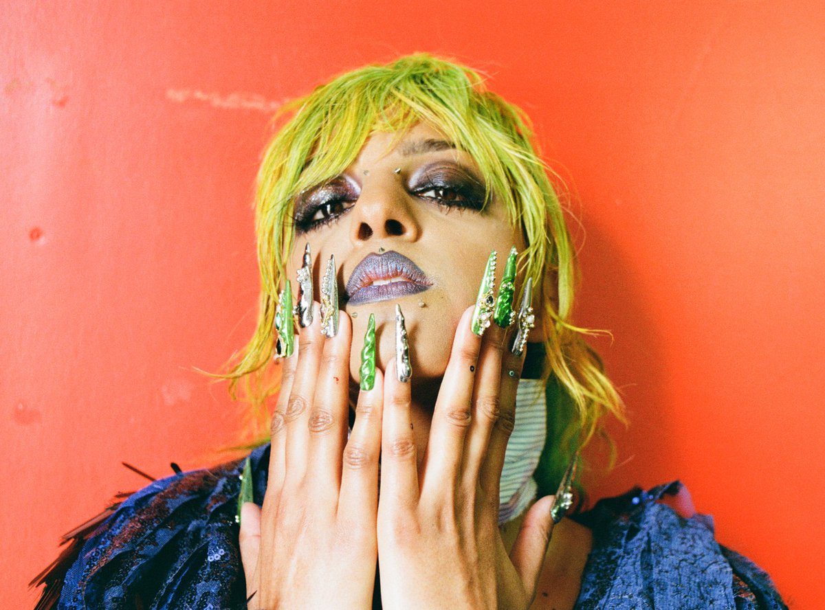 franlobomusic's tweet photo. Keep Playin’ These 
Tricks On Me 
Tricks On Me
Tricks On Me 

Pre-save link to my next single ‘Tricks’ out 3 May on @heavenlyrecs is now live!

Link in bio 💚

Excited to share secrets soon 📗 https://t.co/Bhurz1pk4X