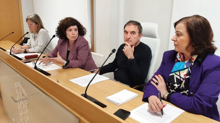 vozdesantiago's tweet photo. .@concellodeteo estrena mesa de coordinación interinstitucional contra la #violenciadegénero https://t.co/s4CACOzwWY https://t.co/XSPWXLm7ZZ