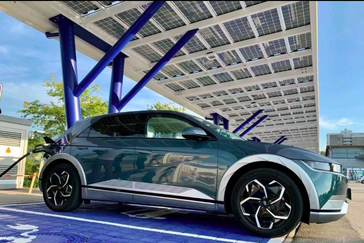SOLARMI_BIPV's tweet photo. Nuestros módulos cumplen el código técnico de la edificación #energiafotovoltaica #panelessolares #energiasrenovables #solarpower #instasolar #sustainability #greenenergy #photovoltaic #cleanenergy #solarenergy #fotovoltaica https://t.co/aZHWywInQz