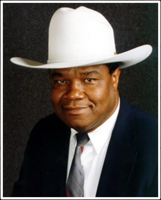 Refusing2Forget's tweet photo. #OTD Earl R. Pearson became the first #BlackChief of the #TexasRangers in April 2004. He rose to the highest rank of the Rangers at a time when 63% of the organization as white, 24% was Latinx & only 12% was Black & Indigenous. /1 https://t.co/fgnniUDFiJ