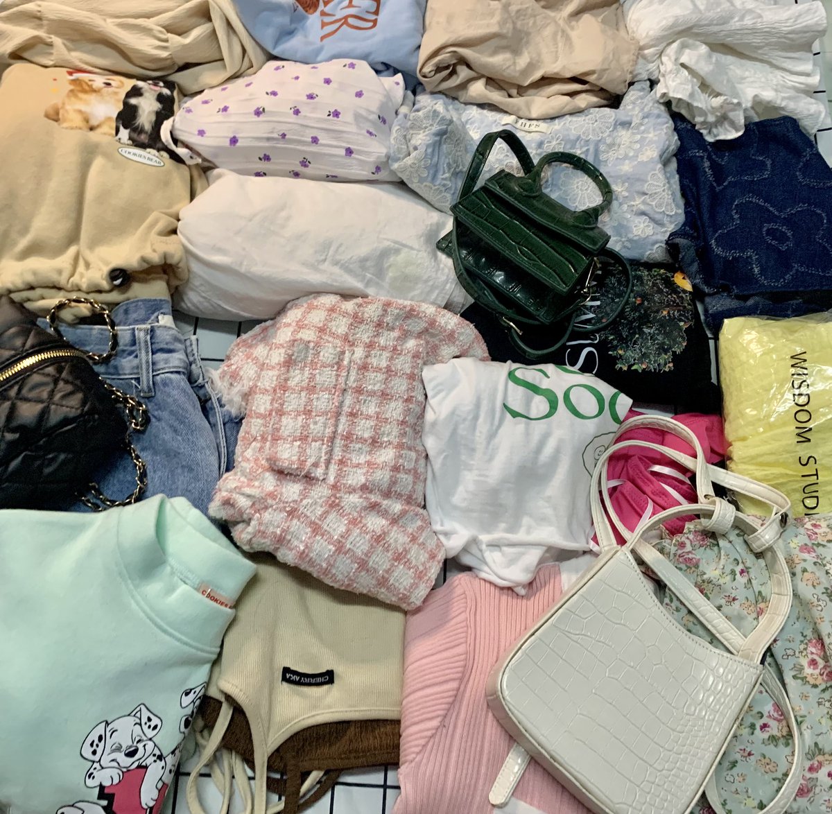 bayybii2's tweet photo. ·͜·♡˚ ° มีเยอะม้าก เค้าไม่ได้ใส่เลย
💐ปัก+รี ลด 5 บาท
🌅ค่าส่ง 35บาท  ตัวต่อไป+5
🌳ลงวันนี้ 21:00🫶🏻✨

#เสื้อผ้ามือสองสภาพดี #ส่งต่อเสื้อผ้ามือสอง #เสื้อผ้ามือสอง #โล๊ะตู้  #โล๊ะตู้เสื้อผ้า #ส่งต่อเสื้อผ้า  #vghbkk #y2kthailand #stylistshop  #ส่งต่อเสื้อผ้ามือ2 #คาโก้ #ส่งต่อ https://t.co/P9JFr46Y3a