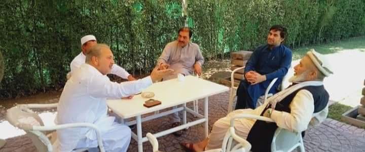 hameedUllahjann's tweet photo. اسلام آباد 
 مختلف وفود سابق وفاقی وزیر و رہنما جمعیت علماء اسلام پاکستان حمید اللہ جان آفریدی صاحب کو عید الفطر کی مبارکبادی کیلئے ان کے رہائشگاہ پر حاضری ۔
قومی و سیاسی اور علاقائی مسائل پر تبادلہ خیال ۔
حمیداللہ جان آفریدی صاحب نے تمام وفود کو خوش آمدید اور شکریہ ادا کیا ۔ https://t.co/XyfA41ckNA
