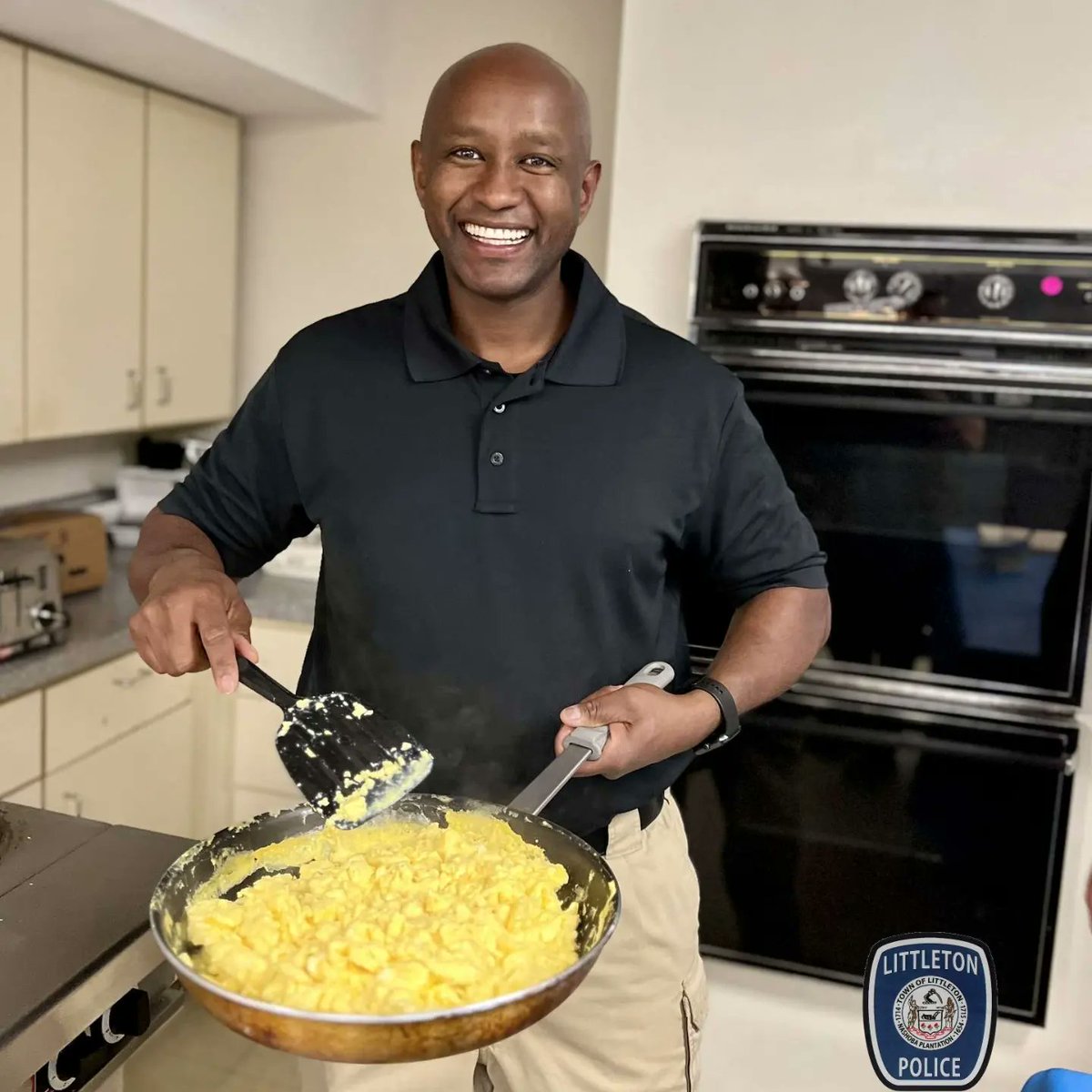 LittletonMAPD's tweet photo. Earlier this morning, we hosted our monthly veteran's breakfast. Officers along with @rhett_littletonpdcomfortdog cooked a delicious breakfast for our wonderful veterans, thank you for your service. We will see you all at the next breakfast event.
#littletonveterans #LPDMA #COA https://t.co/o8u7Ax44uv