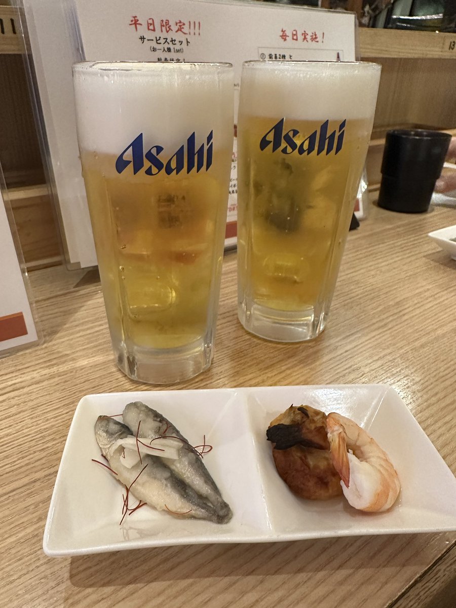 gen0128jun0107's tweet photo. 今日は源友さんと横浜以来のおでかけ
ランチから昼呑みと楽しい時間🥂

美味しいフロランタン🤤
さらに芋けんぴも購入😆

帰りは新しいＪＲ大阪駅うめきた口から🚃に乗って新駅にちょっとテンションアップ🤣

いっぱいおしゃべり楽しかった❣️ https://t.co/8XtPqAwzvY