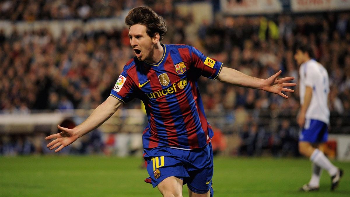 11namedpeople's tweet image. #BackPass. "There is something tail-swishingly devilish about the way Lionel Messi runs with a football."

africasacountry.com/2010/04/the-me…