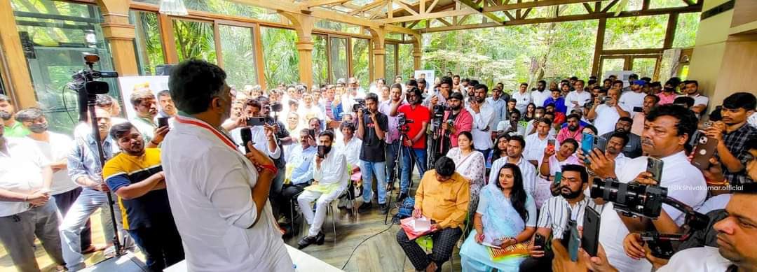 RakshaRamaiah's tweet photo. It was an incredible opportunity for the first time voters and youth of Karnataka to communicate and interact with @DKShivakumar  @DuttAbhishek today.

#Yuvamatha
#celebrateyourfirstvote
#Youth #Interaction #KarnatakaElections2023
#KarnatakawantsCongress https://t.co/2sCUI6OVHg