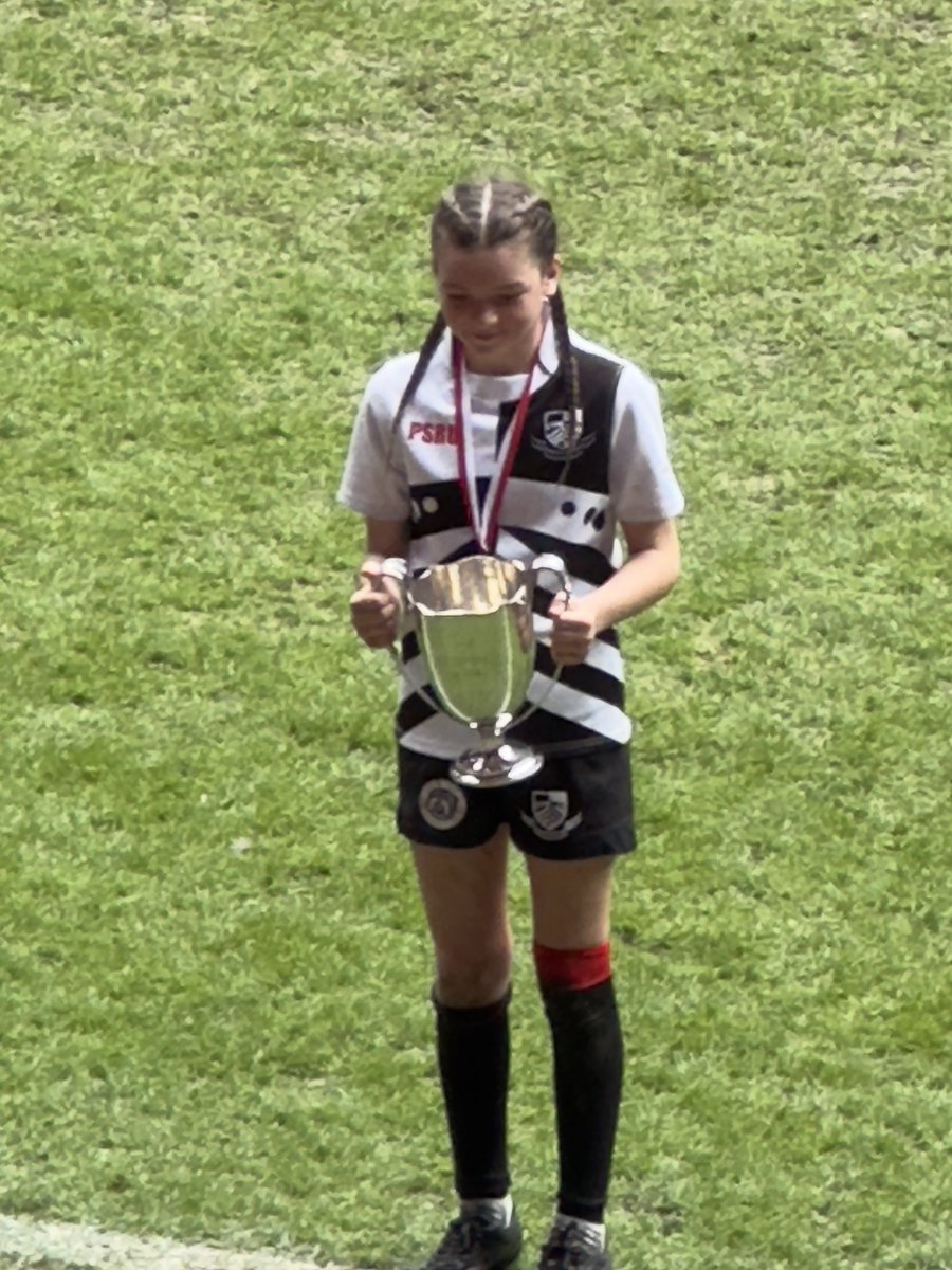 GwauncelynPri's tweet photo. Llongyfarchiadau Emie The first girl to play in the DC Thomas Cup Final and got to lift the cup following a 30-20 win to Ponty schools. We as a school are super proud of her &amp; the team. #hwbgwauncelyn_rugby @u11s_ponty https://t.co/ktjF7fOjHE