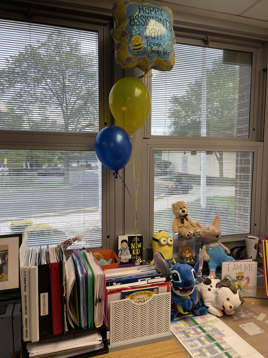 StephVic926's tweet photo. Awe feeling the love from our admin team today for administrative assistant day. Thank you both love you bunches ❤️#schoolsecretary #lovemyjob #doitforthekids❤️ #chaoscoordinator #admistrativeprofessionalsday @MrsVC3 @ms_slombardi https://t.co/svzKSdPWRt