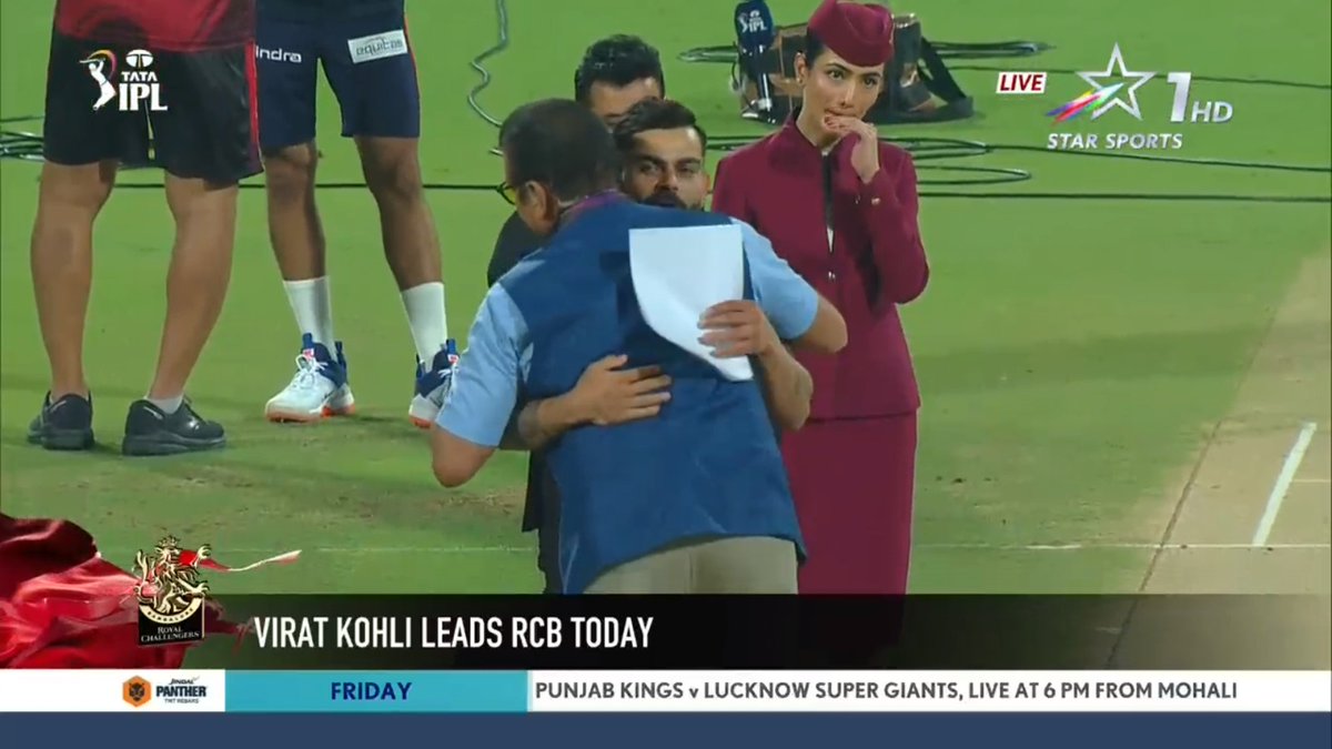 CricCrazyJohns's tweet photo. Virat Kohli hugging Ravi Shastri. 

The Captain with Coach. [Star] https://t.co/SAe5KlMrZV