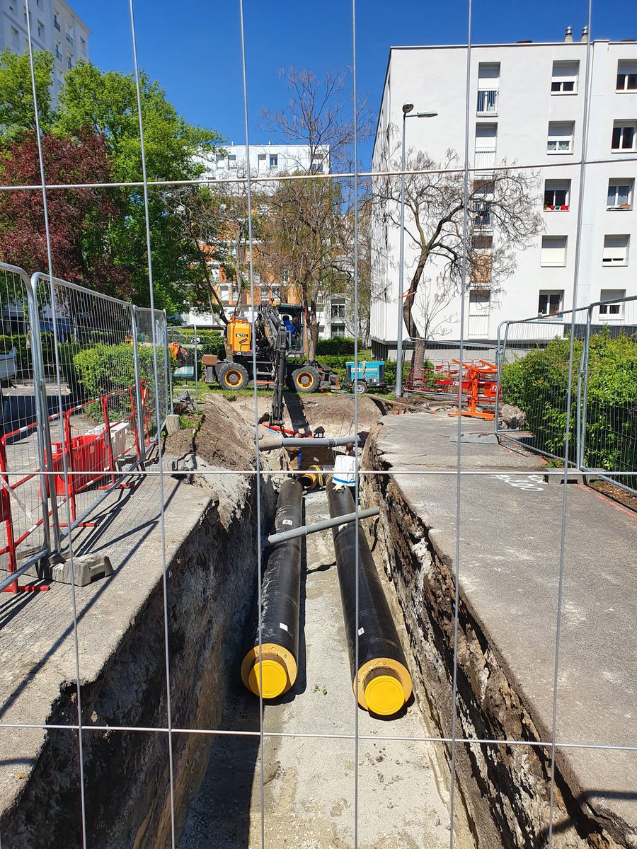 FRTP_AuRA's tweet photo. 🔎 🏗️ Mercredi 19 avril était organisée une visite de chantier à Clermont-Ferrand dans le cadre d’une convention signée avec l’Education Nationale.
Plus de détails : https://t.co/ewOaeCaV1T
Merci aux entreprises @ScamTp &amp; Forézienne.
#travauxpublics 
#auvergnerhonealpes https://t.co/PlHGnMqbN0