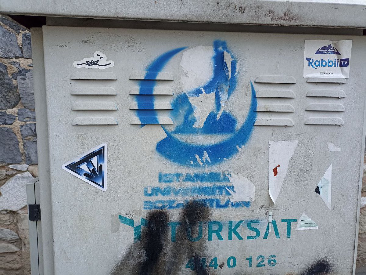 KarinaKarapety8's tweet image. Graffiti near the main building of Istanbul University.
Inscription in Turkish: #GreyWolves of Istanbul University.
#Turkey