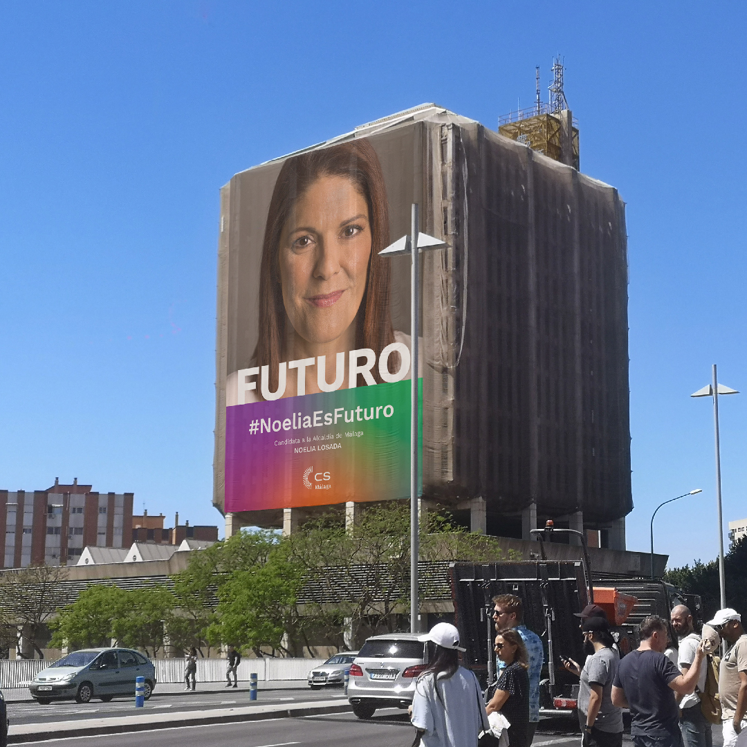 NoeliaLosadaCs's tweet photo. ¿Habéis visto qué bien queda la lona en el antiguo edificio de Correos? Ya que no lo usan ni tienen intención de solucionar su dejadez, como hemos denunciado @CsMalaga en multitud de ocasiones, nos hemos decidido a que sea práctico después de tantos años.
#NoeliaEsFuturo #Futuro https://t.co/KnJJLcY0rw