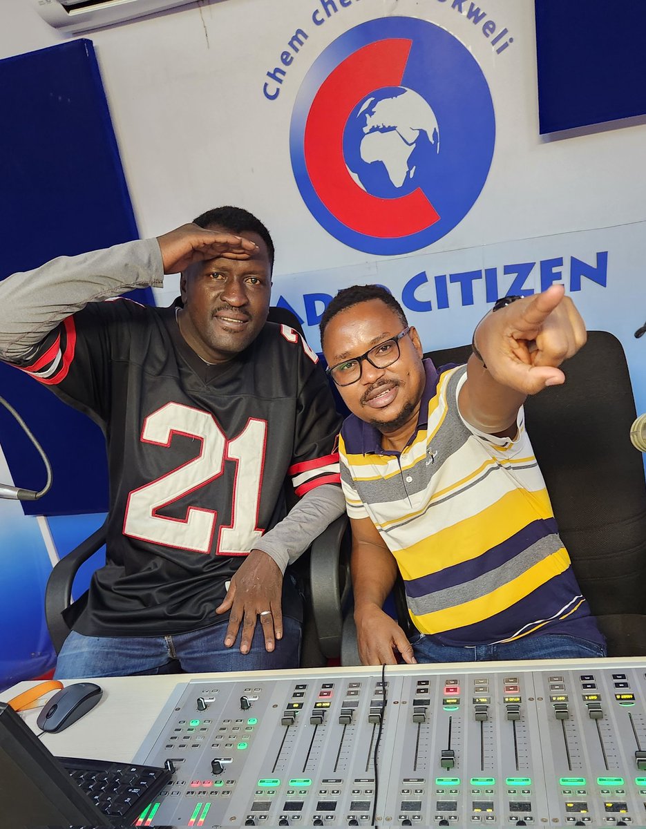 RadioCitizenFM's tweet photo. Ile ni team gani inachapwa usiku? Karibu katika #DriveOnReloade unatupata ukiwa wapi?
@bekimwamburi @abdimunai
#DriveOnReload
#RadioNumberOne https://t.co/vsZR44hflu